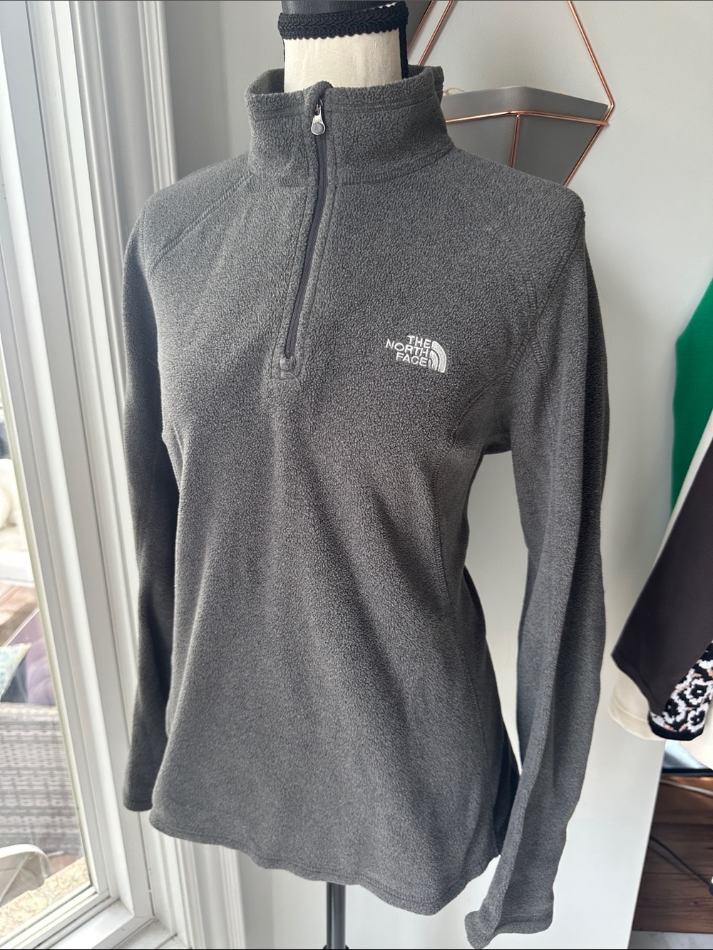 The North Face Women's Dark Gray Quarter-Zip Fleece Pullover Sweater Size Large